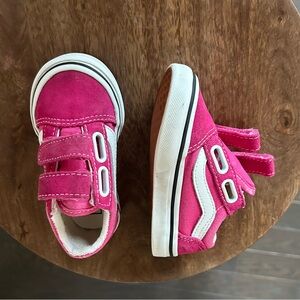 Toddler Old Skool V Shoe. Size 6 (Vans)
